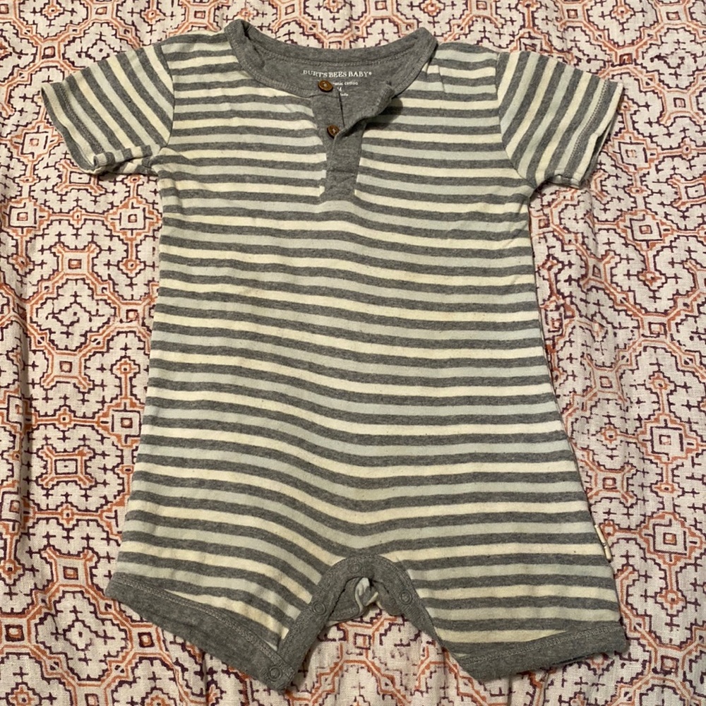 Burt’s Bees Baby romper - Picture 1 of 3
